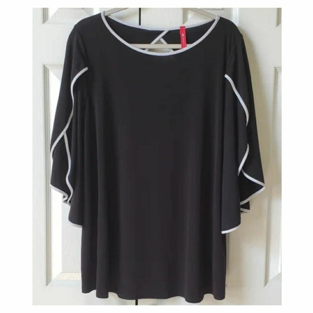 ✨ IC by Connie K Black Top with White Trim - Size XL ✨